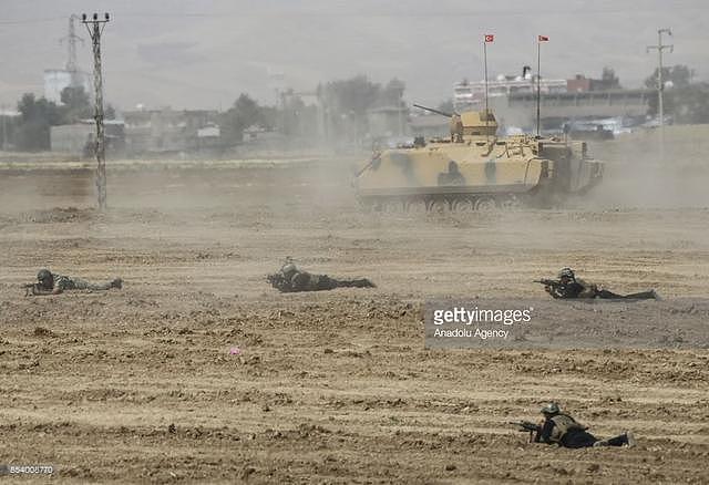 威慑库尔德人不要越过红线，伊拉克特种部队搞出一大动作