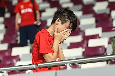 中国男足2比1客场击败卡塔尔 但仍无缘世界杯