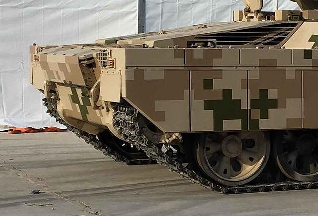 国产新型重防护步兵战车曝光，五对轮底盘为什么如此眼熟？