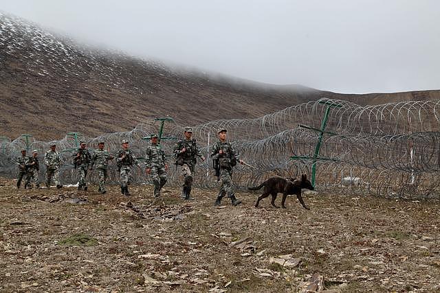 新疆高海拔地区边境线上 有这群中国军人在默默巡逻守卫
