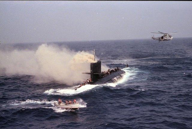 美国唯一的水滴形常规动力攻击潜艇，却在训练时惨遭大火烧毁