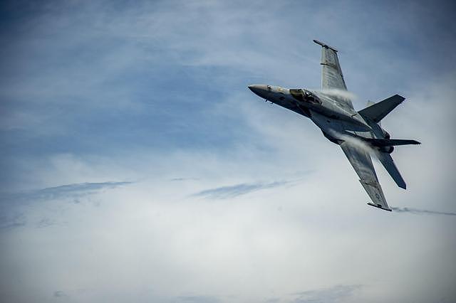 F-35C拖后腿了：美国海军加速采购超级大黄蜂更新舰载机队