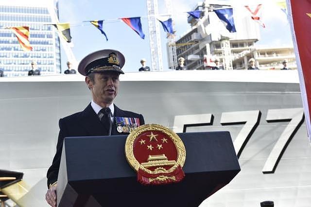 英国华人向海军编队赠送北洋水师战舰照片，中国战舰百年已换新颜