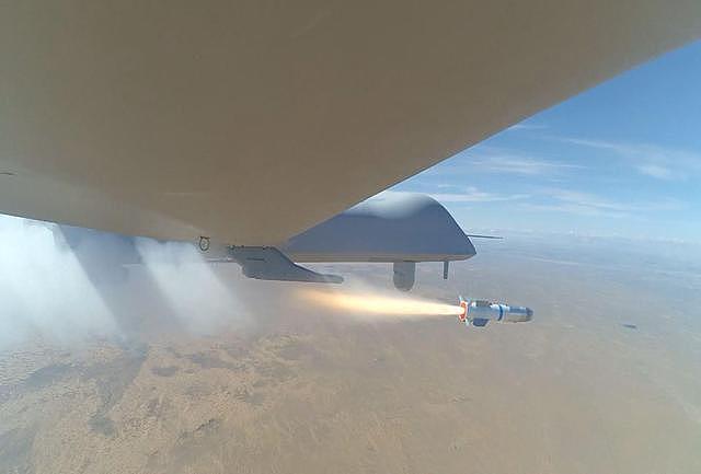 彩虹5完成7500米升限试飞科目，新导弹可在6千米高空毁敌防空系统