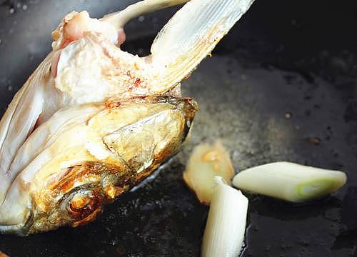 【今日菜谱】鱼头的2种鲜美吃法，超简单超快手，光会煮汤简直亏大了！ - 11