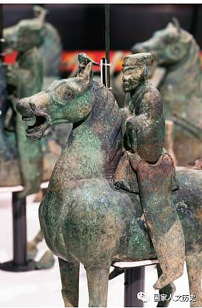 从无能懦弱到纵横战场，马鞍、马镫、马铠的发明让骑兵统治战场上千年 - 3