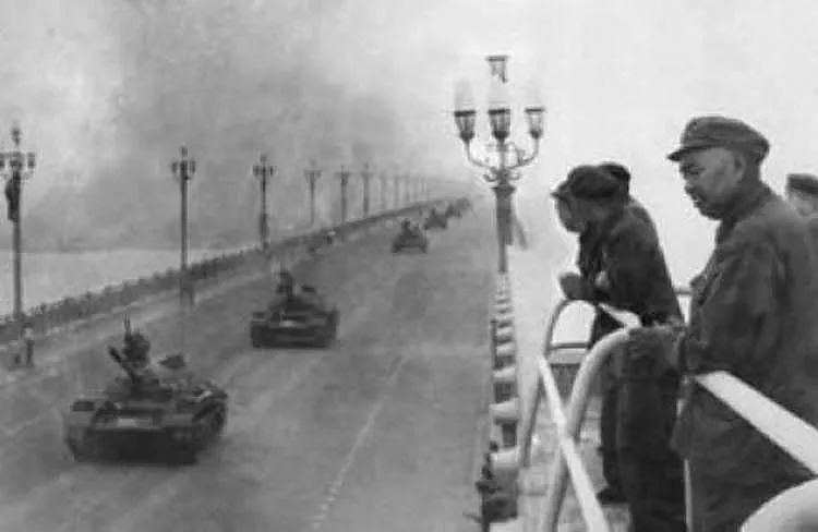 学中国：捷克也曾调一个装甲师60辆坦克碾压新建大桥检验坚固性 - 3