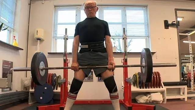 丹麦老人93岁卧推80公斤，91岁硬拉130公斤，我就问你服不服？！ - 1