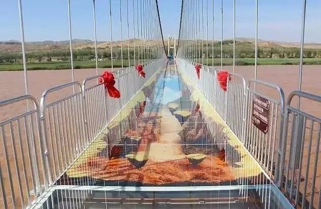 比张家界玻璃栈道惊险10000倍，黄河3D玻璃桥，这次又又又要火了... - 2