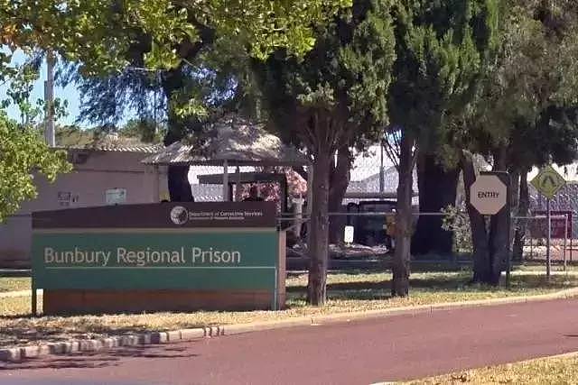 最近，西澳这家监狱震惊了全世界：他们向最残暴的罪犯放最凶残的狗，结果… - 32