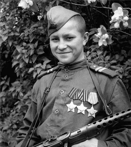 苏德战场上的苏联红军娃娃兵：稚气未脱却英勇无比，最小的只有11岁 - 24