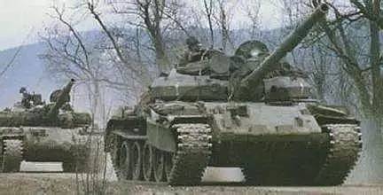 印度派出最强坦克与中国对战，结果全军覆灭，然后被救援车拖走了！ - 3