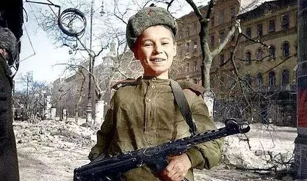 苏德战场上的苏联红军娃娃兵：稚气未脱却英勇无比，最小的只有11岁 - 2
