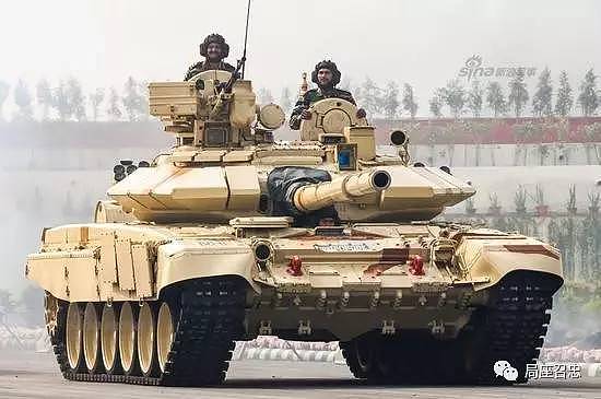 印度派出最强坦克与中国较量！然后被救援车拖走了…… - 6