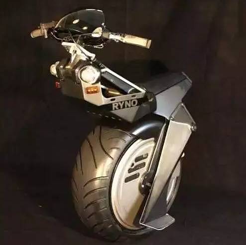 技术宅老爸花了 8 年时间，为女儿造出了《七龙珠》同款独轮摩托。 - 15