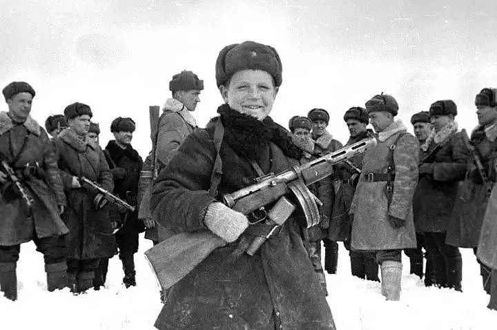 苏德战场上的苏联红军娃娃兵：稚气未脱却英勇无比，最小的只有11岁 - 10