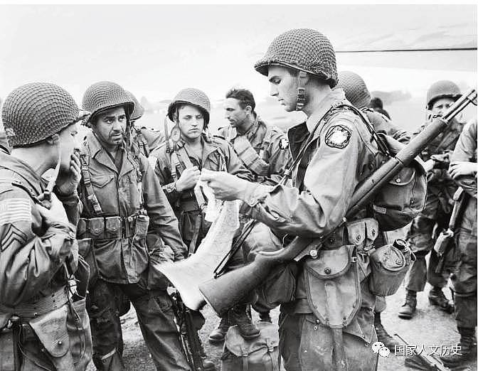 伞兵枪、迷你小摩托、M1钢盔：二战军事强国迅速进化的伞兵部队 - 6