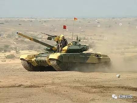 印度派出最强坦克与中国较量！然后被救援车拖走了…… - 5