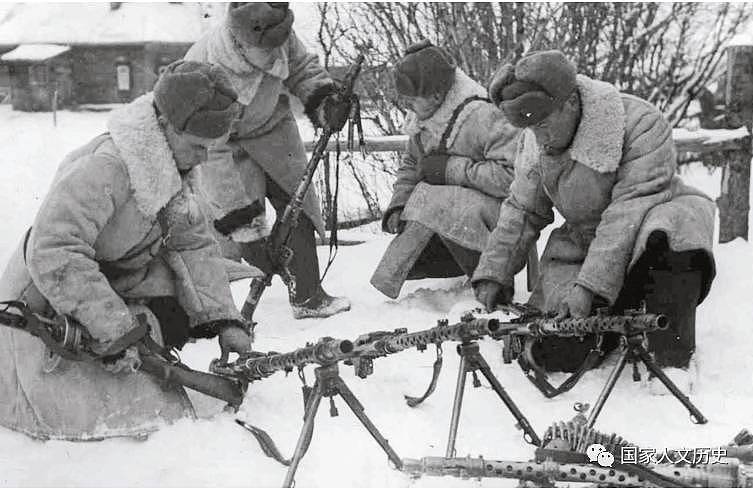 二战时期的苏联军服： 在苏芬战争中吃亏，在苏德战争中沾光 - 7