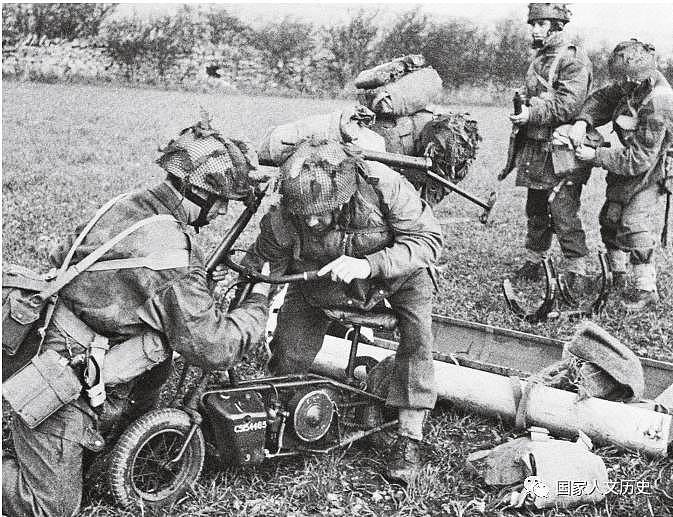 伞兵枪、迷你小摩托、M1钢盔：二战军事强国迅速进化的伞兵部队 - 4