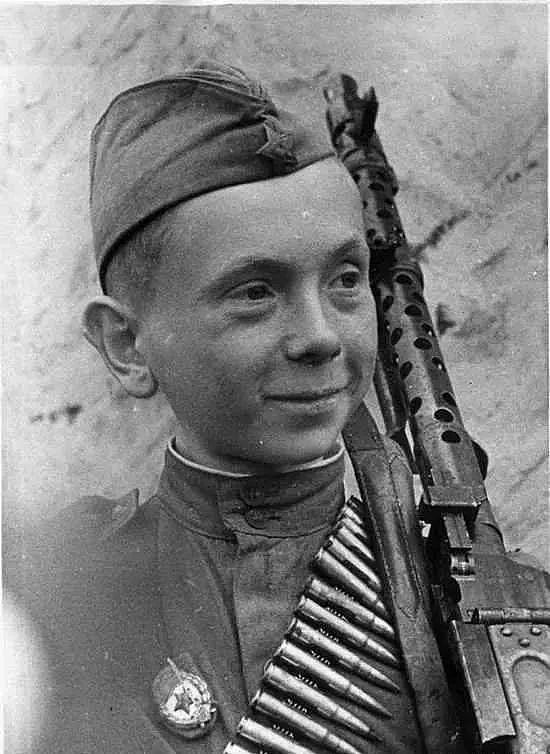 苏德战场上的苏联红军娃娃兵：稚气未脱却英勇无比，最小的只有11岁 - 20