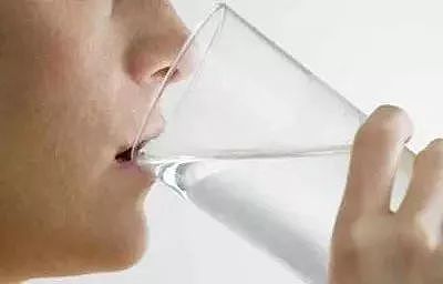 健康丨这样喝水，你将亲手“毁掉”自己的肾！ - 2