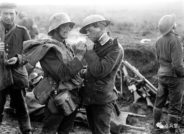 1914年圣诞节停战事件：厮杀数月的英德两军走出战壕，互换节日礼物 - 2