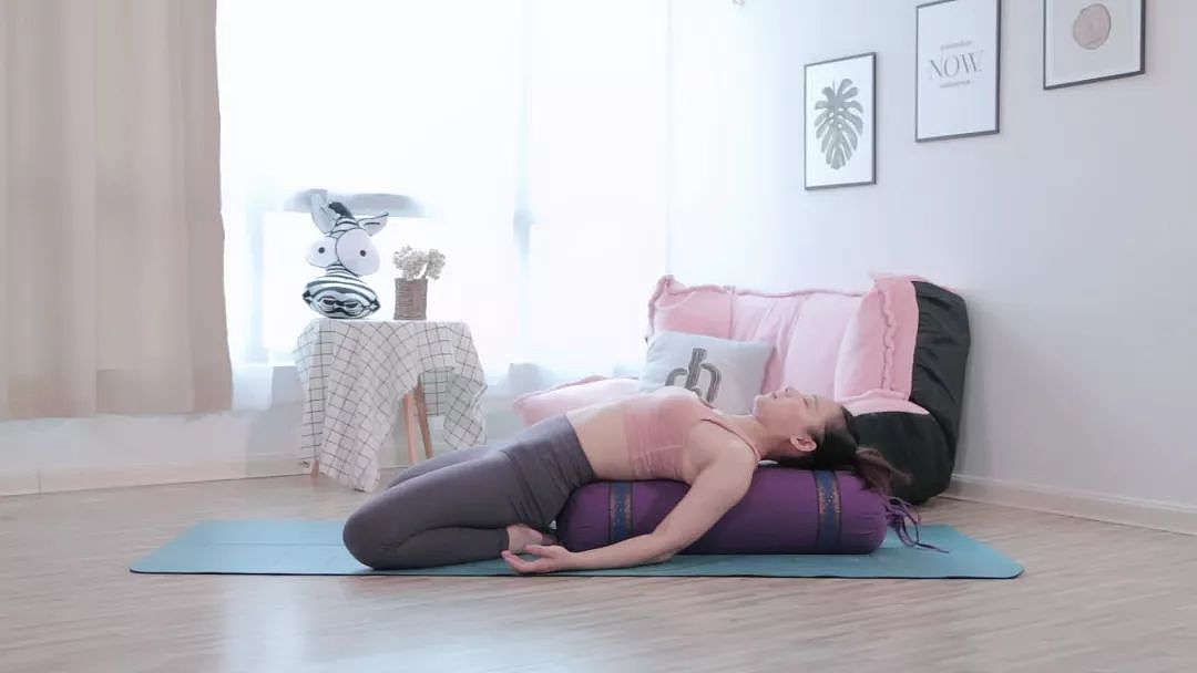躺着练3分钟阴瑜伽 , 生殖系统都舒畅了 ▷ 中文视频 - 11