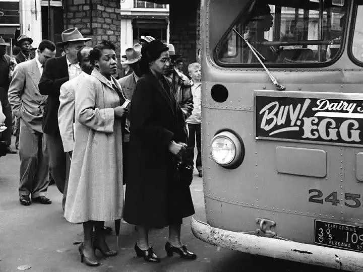 人物 | 她因为拒绝在公交车上让座，点燃了美国黑人平权运动的熊熊大火 - 6
