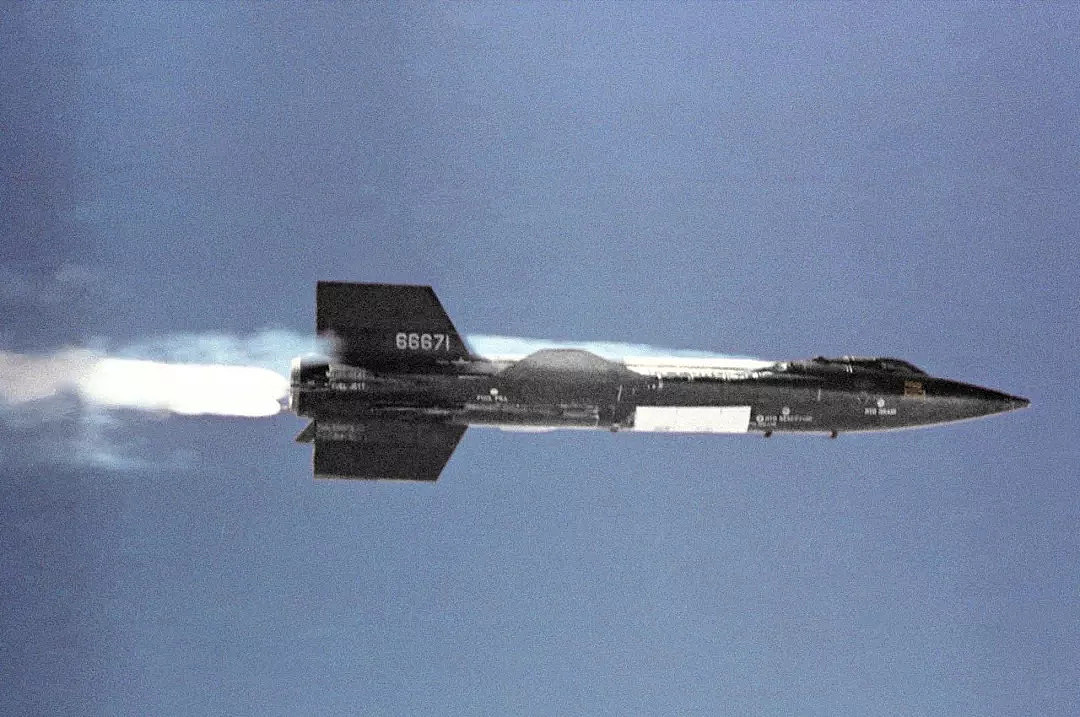 美国打造七马赫高超音速战机，机体竟因高速在空中被烧焦融化！ - 14