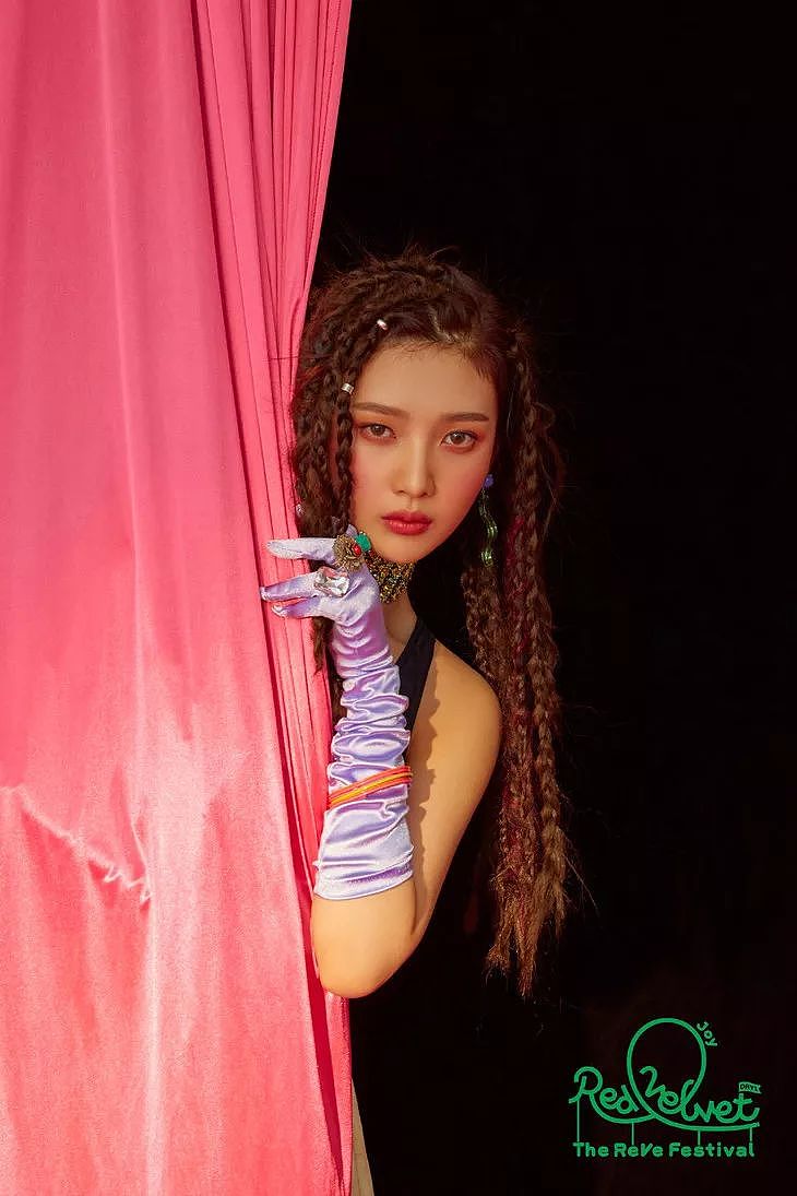 美人计 | 女团Red Velvet新歌回归造型有点迷，全靠颜值与妆容撑 - 21