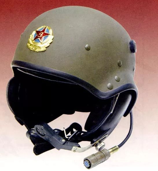 为什么坦克兵也要戴头盔？美军曾戴过体育用品，中国坦克盔已经用上了航天科技 - 15