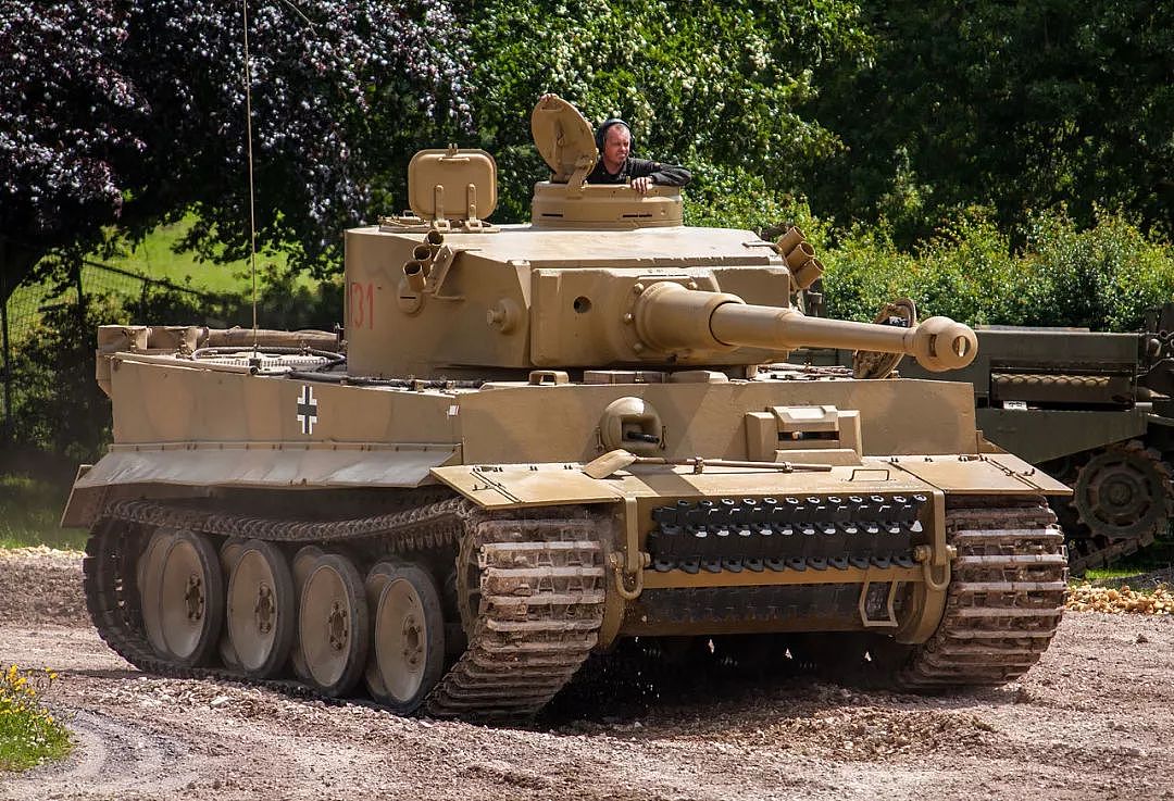 如今唯一能动的虎式坦克，发动机居然是这辆保时捷虎王的？｜老照片 - 17