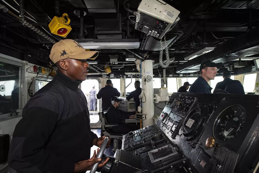 触控屏太难用了，美国军舰要改回机械控制系统 - 6