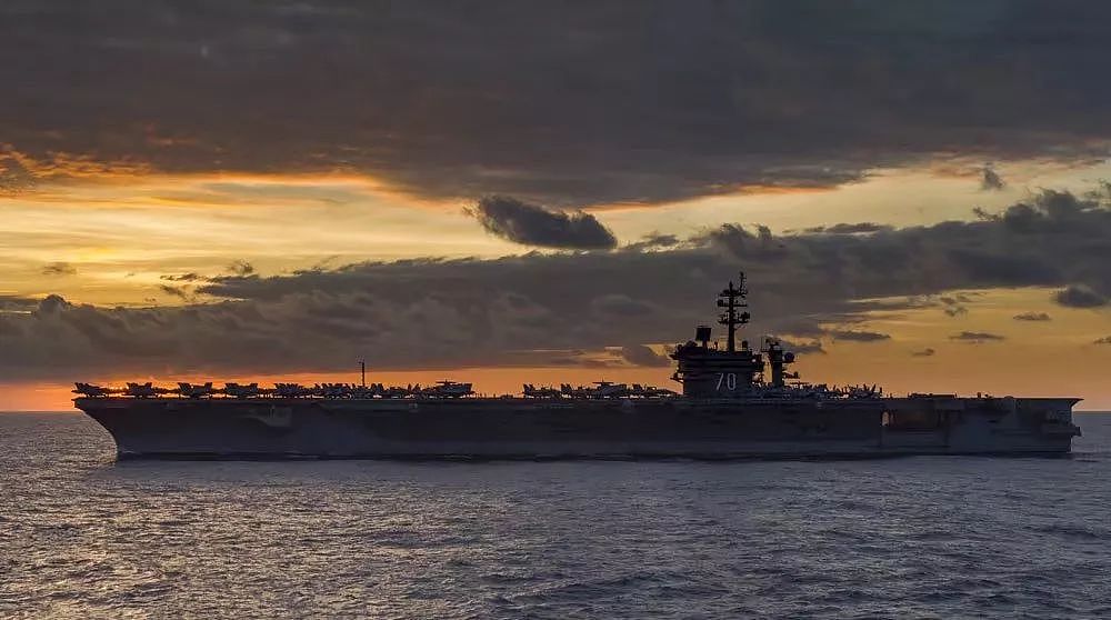 美海军“卡尔·文森”号航母进逼南海：中国驱逐舰密切监视 - 15
