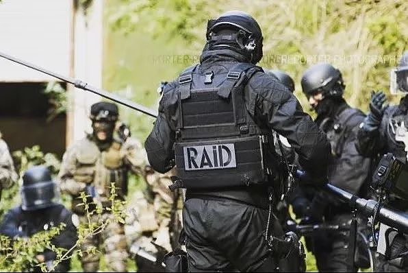 法兰西黑豹| RAID，一支称为“黑衣人特别行动队”的法国反恐精英 - 18