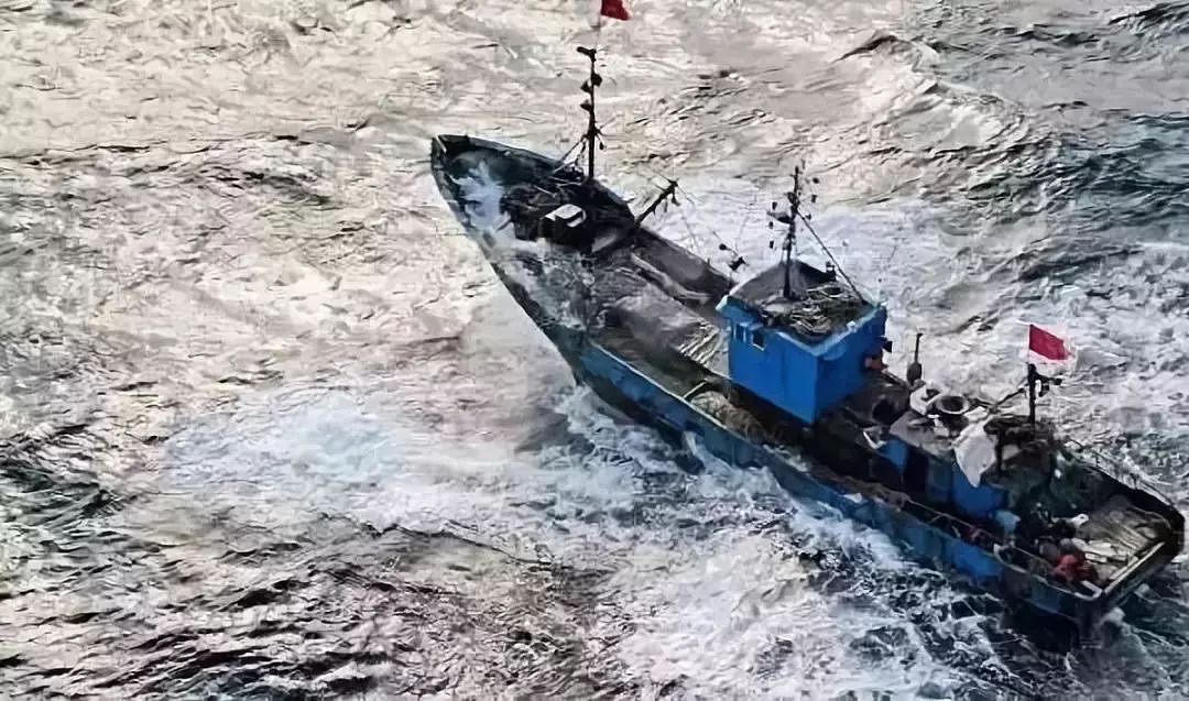 中国渔民海上捡到没人的豪华游艇，公海上杀人真的不犯法吗？ - 6