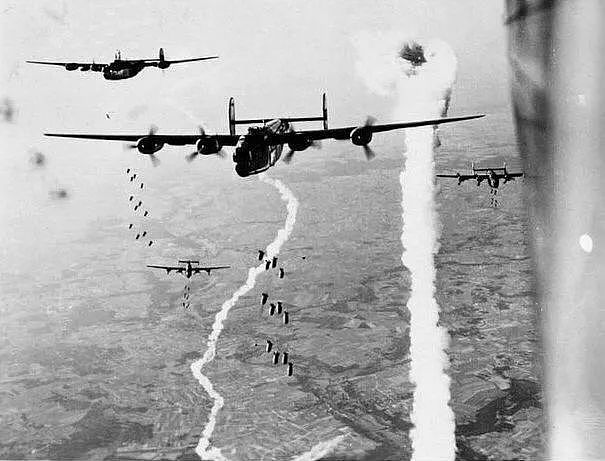 一场战果辉煌的千机大轰炸：数千德军+美军将军一起变齑粉 - 5