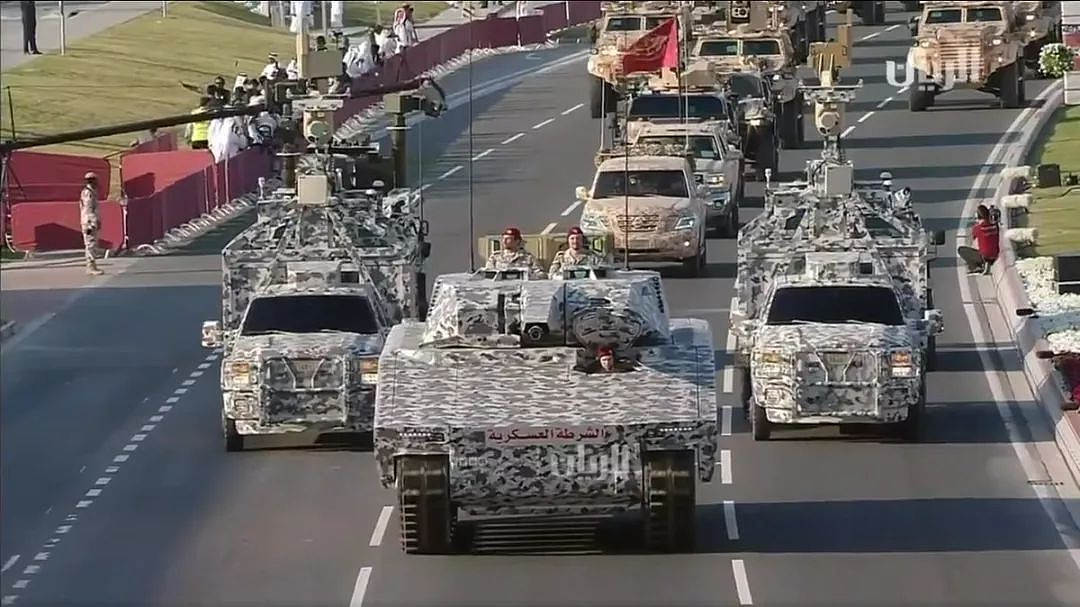 卡塔尔举行国庆阅兵，中国正步再现海滨大道，德制新战车首度亮相 - 8