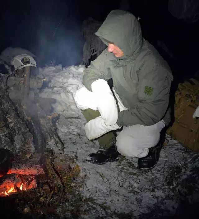 美军北极部队在防寒上煞费苦心：士兵敢穿着它泡冰水里 - 4