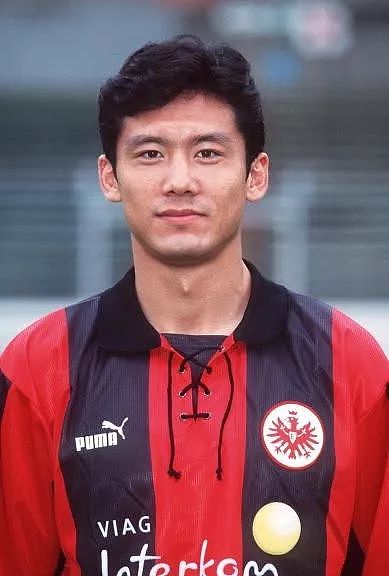 19年前在CCTV5，球迷见证中国球员成为德国城市的英雄 - 5