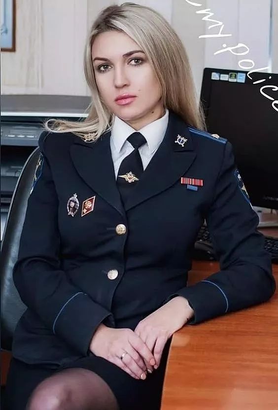 俄罗斯女警美得就像玩警服cosplay一样 - 49