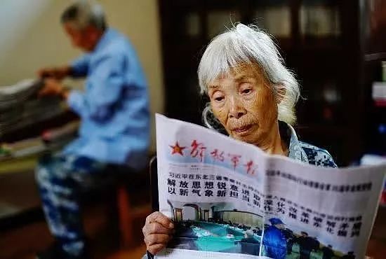 中国第一位女空降兵：捐款1000万，却被警察怀疑，真相令人动容…… - 3