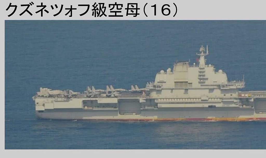 中国军队的“御用摄影师”拼了老命，派服役30年老舰监视辽宁舰 - 5