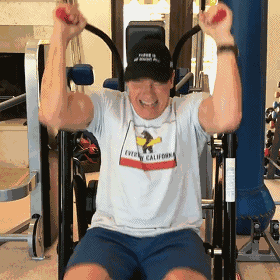 71岁施瓦辛格为《终结者6》狂练肌肉，网友：你大爷还是你大爷 - 38