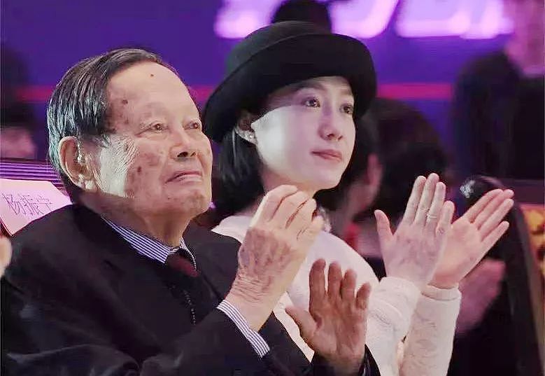 43岁翁帆女士和97岁杨振宁先生，已结婚15年 - 1
