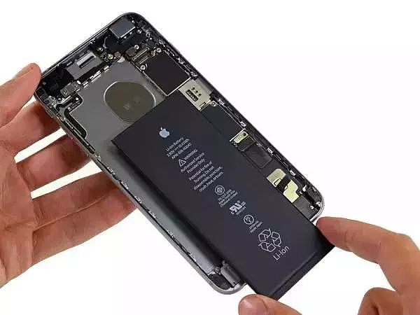 苹果正式宣布：不再强制旧款iPhone“降速”！ - 2
