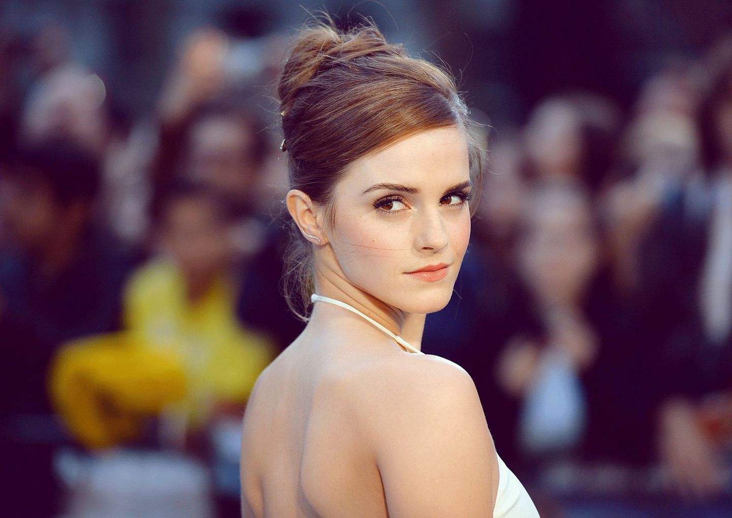 动动嘴巴就能瘦脸｜来自Emma Watson的8个美容窍门 - 1