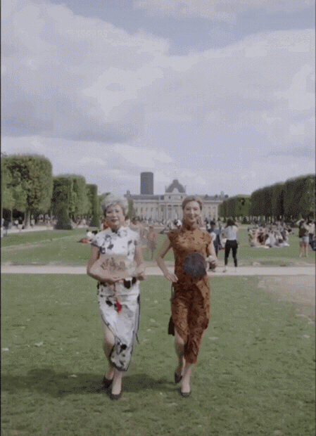 中国奶奶穿旗袍游巴黎，惊呆老外：美与年龄无关 - 4