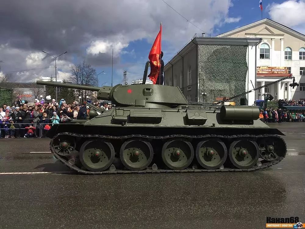 俄国阅兵把二战古董战车开上大街，T35坦克引起军迷一片尖叫 - 13
